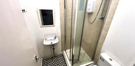 Kilburn High Road, London NW6 - Photo 2