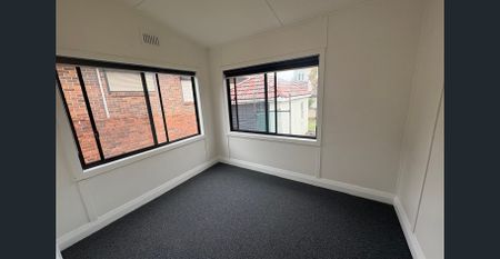 Special 2 Bedroom + Study House in a Premier Location - Photo 4