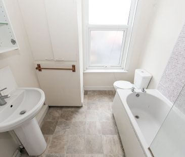 Brudenell View, Hyde Park, Leeds - Photo 3