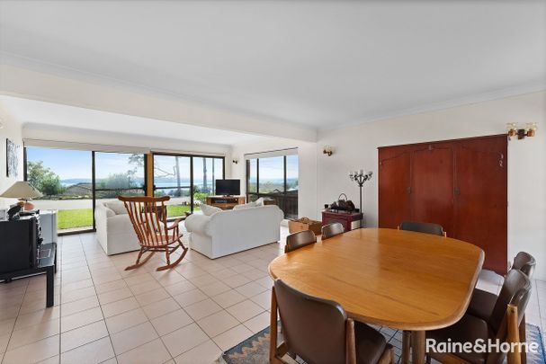 Large Family home with stunning views - Photo 1