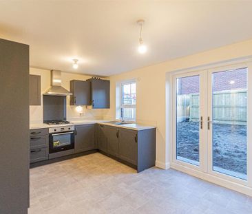 3 bedroom semi-detached house to rent - Photo 3