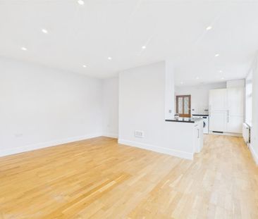3 bedroom flat to rent - Photo 3