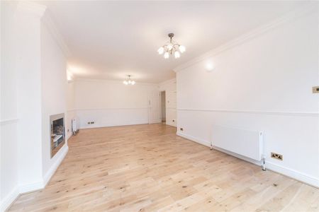 3 bedroom flat in Hampstead - Photo 4