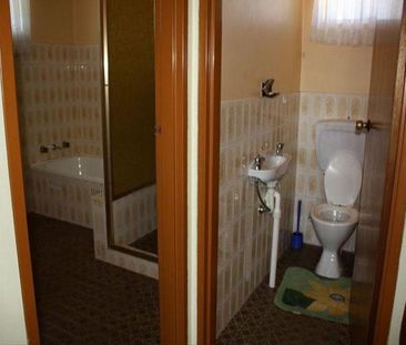 Spacious 4 Bedroom Home - Photo 6