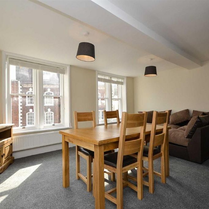 4 bedroom townhouse to rent - Photo 1
