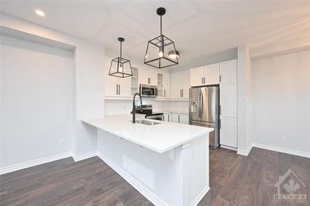 For Lease - 321 Squadron Crescent, Manor Park - Cardinal Glen and Area, Ontario - Photo 4