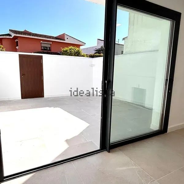 Alquiler de chalet adosado en Calle Geraneos - Photo 1