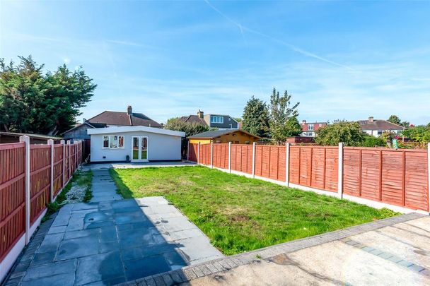 4 bedroom semi-detached house to rent - Photo 1