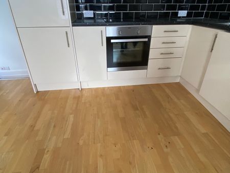 2 Bed Flat, London, SE25 - Photo 4