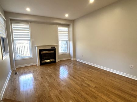 For Lease - 30 Venture Avenue, Richmond Hill, Ontario - Photo 3
