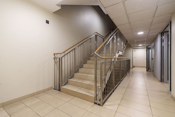 2 pokoje Al. Wyścigowa Garaż 59 m² - Zdjęcie 1