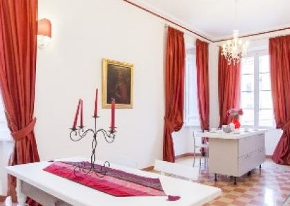 Center-Historic Jewish Quarter: Elegant apartment situated in beautiful Palazzo Nobiliare. Entrance, spacious living with original wood frescoed ceilings, large modern dining and kitchen, 4 bedrooms, 4 Baths, small terrace. #1527