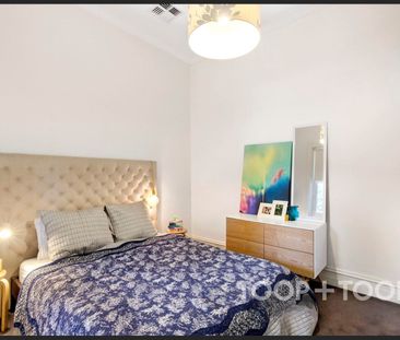 Spacious Villa in the Heart of Mile End! - Photo 4