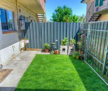 Cozy 2 bedroom unit near the city and sea - Photo 4