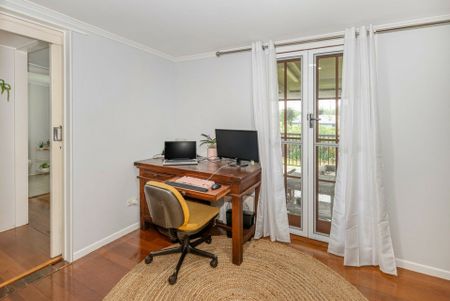 AIR CONDITIONED 3 BEDROOM HOME + STUDY - Photo 5