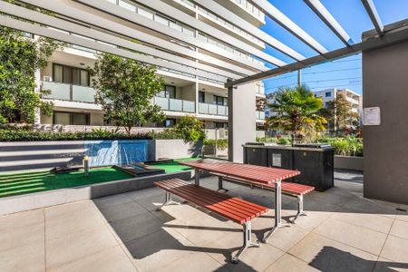 Near New Two Bedroom Apartment in Ideal Location - Photo 4