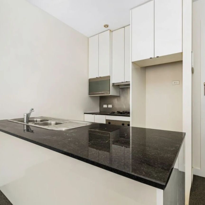 Beautiful 2 bedroom hits the mark - Photo 1