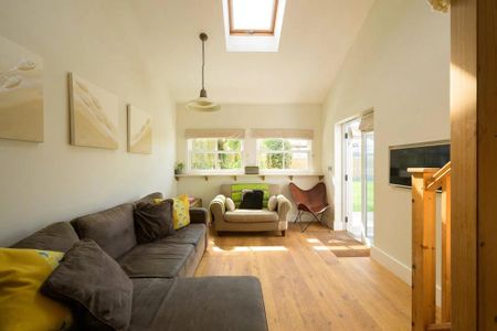 5 bedroom detached house to rent - Photo 2