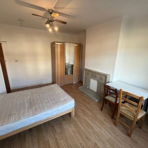 Bedsit, Connaught Gardens, N13 - Photo 2