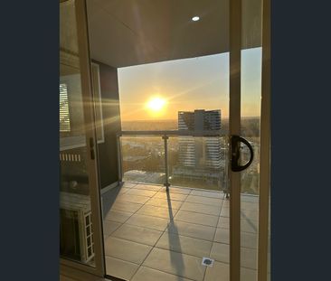 Newly renovated penthouse view apartment - Photo 5