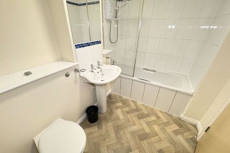 2 Bed, First Floor Flat - Photo 3