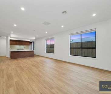 Stunning 5 BEDROOM FAMILY HOME in Thornhill Park!! - Photo 2