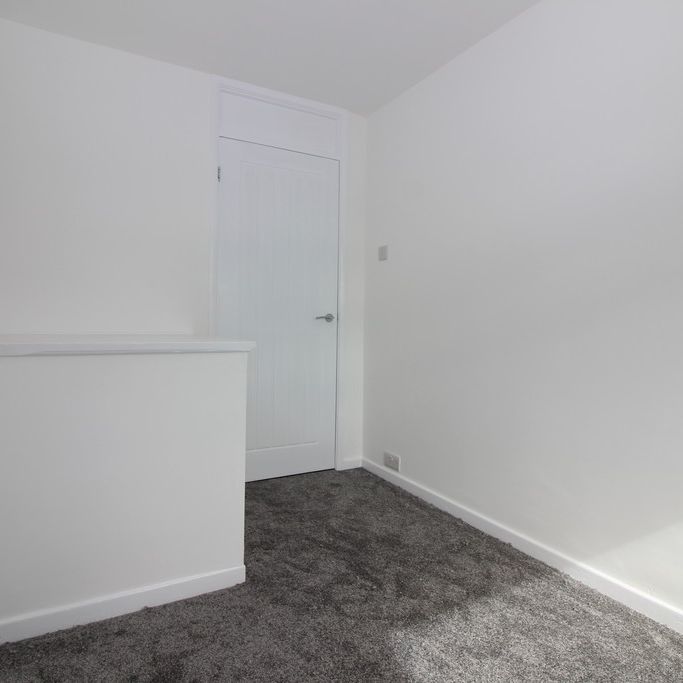 3 Bedroom End Terraced House - Photo 1