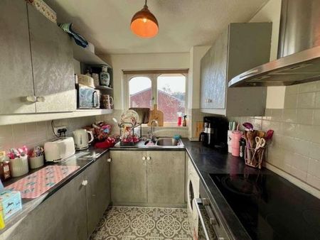 Howard Close, Waltham Abbey, EN9 - Photo 2