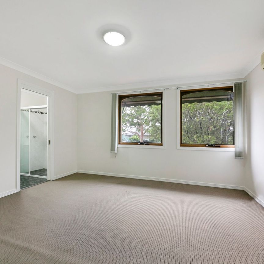 Spacious Two-Storey Townhouse in Prime Kellyville Location - Photo 1