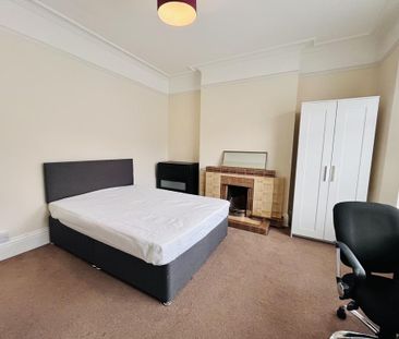 6 bedroom detached house to rent - Photo 3