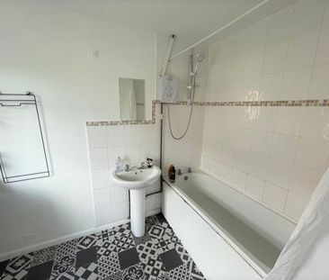 245 Windsor Street - Photo 2