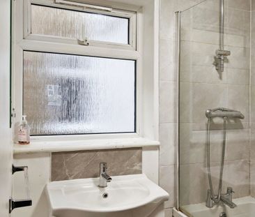Harestone Valley Road, CATERHAM - Photo 3