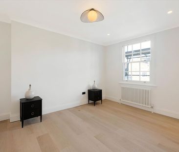 Elegant two-bedroom apartment set within a white stucco-fronted building in the heart of Pimlico, SW1V. - Photo 2