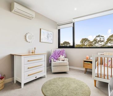 Stunning Two Bedroom Apartment - Photo 2