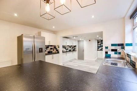 6 bedroom semi-detached house to rent - Photo 3