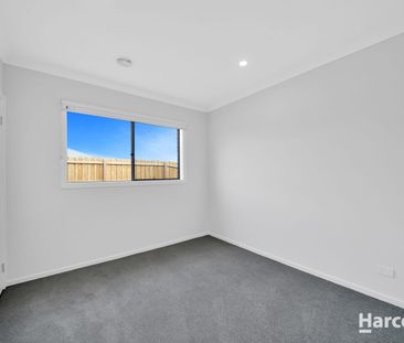 Modern Living at Mambourin! - Photo 1