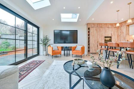 4 bedroom semi-detached house to rent - Photo 2