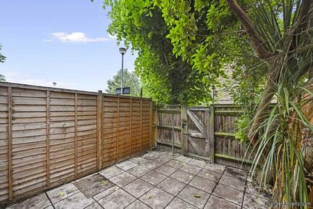 4 bedroom property to rent in London - Photo 2