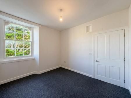 Flat 5, 5, - Photo 2