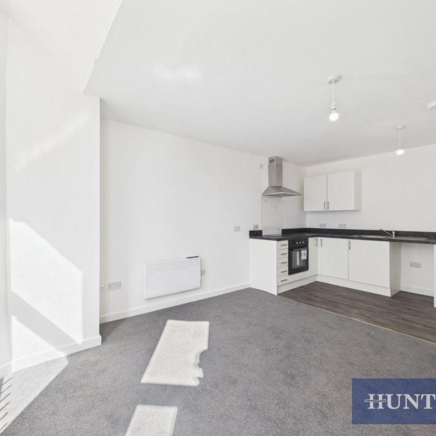 2 bedroom Flat To Let - Photo 1