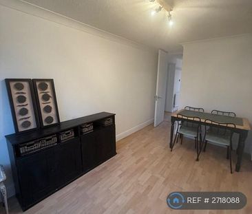3 bedroom maisonette to rent - Photo 2
