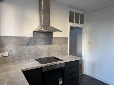 3 bedroom flat to rent - Photo 2