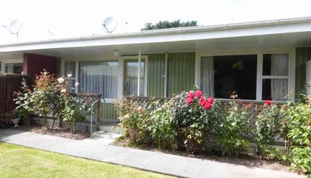 *** 2 BEDROOM PRIVATE UNIT IN UPPER RICCARTON *** - Photo 2