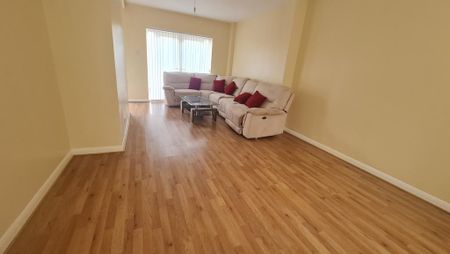 3 bedroom semi-detached house to rent - Photo 2