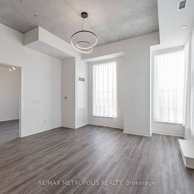 STUNNING CORNER UNIT LOFT WITH W/O TERRACE 1+1 PARKING INCLD - Photo 1