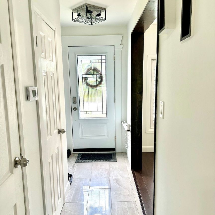 For Lease - 19 Richardson Drive, Aurora, Ontario - Photo 1