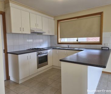 SPACIOUS UNIT IN ALTONA MEADOWS - Photo 4