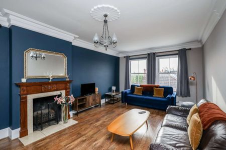 Spacious two bedroom split-level apartment by Richmond town centre - Photo 5