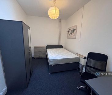 3 bedroom flat to rent - Photo 6