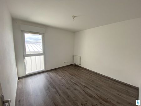 Location Appartement 4 pièces 75m² LE PETIT QUEVILLY 76140 - Photo 3